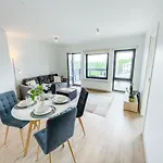 Side With A Balcony * פארנו