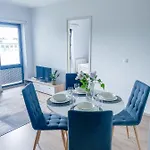 Side With A Balcony דירה *