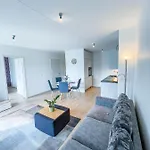 Side With A Balcony דירה פארנו