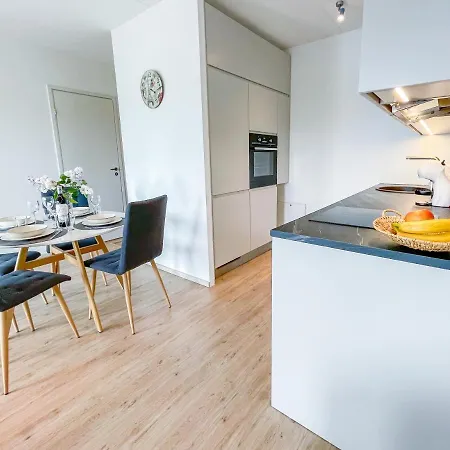 Side With A Balcony * بارنو