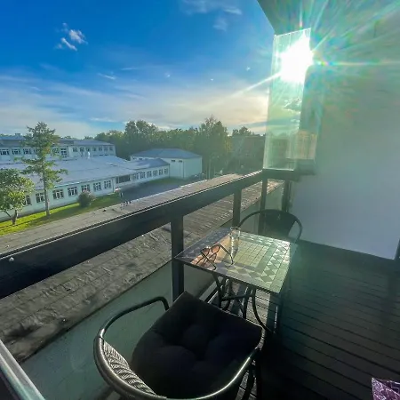 Side With A Balcony شقة