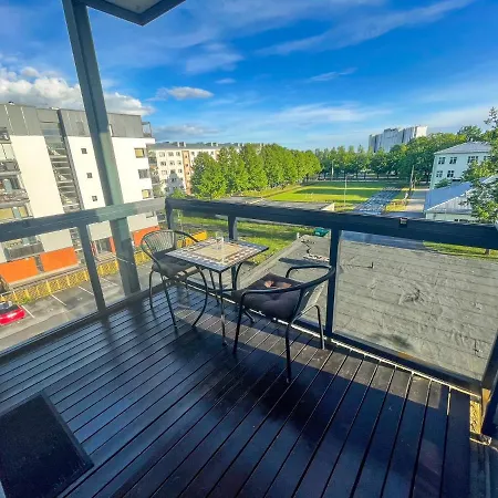 Side With A Balcony شقة *