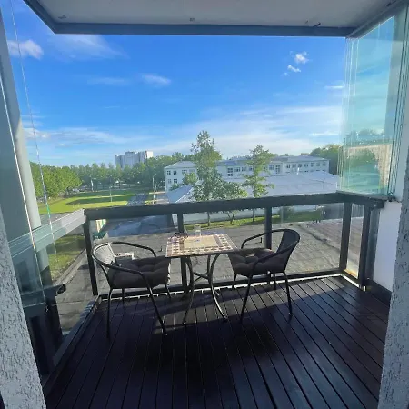 Side With A Balcony * 派尔努