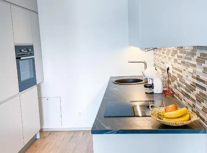 Side With A Balcony * بارنو