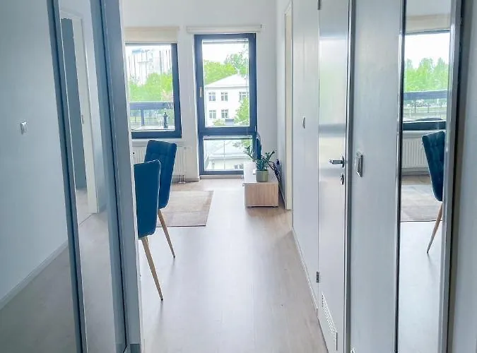 Side With A Balcony * 派尔努