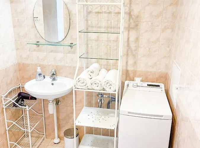 Side With A Balcony بارنو